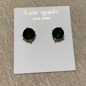 New with Tags; beautiful emerald green earrings.